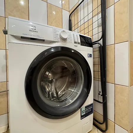 The Golden Waves - Family In Lägenhet