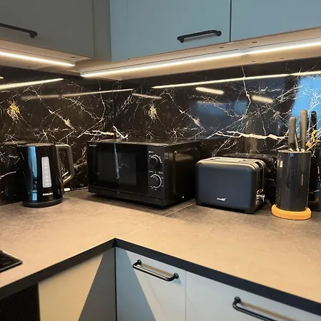 The Golden Waves - Family In