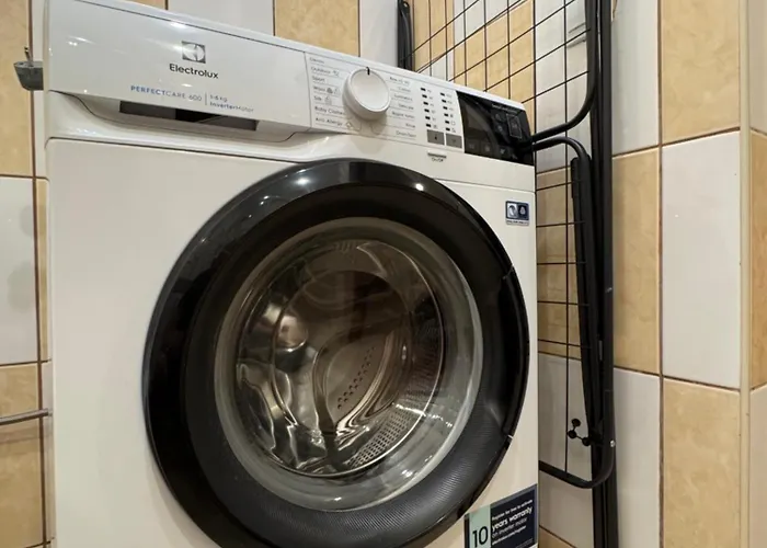 The Golden Waves - Family In Appartement