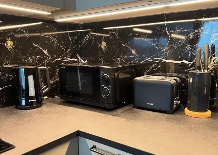 The Golden Waves - Family In