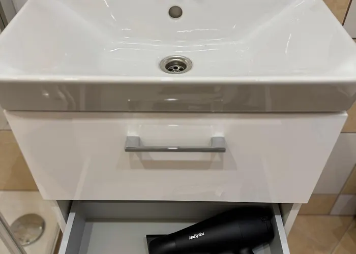 The Golden Waves - Family In Appartement